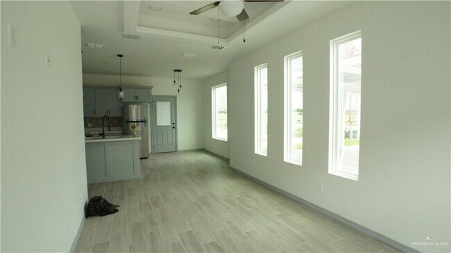 Building Photo - 5609 Ozark Ave