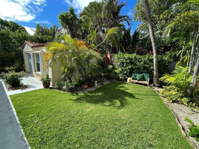 Foto del edificio - 1018 W 47th St