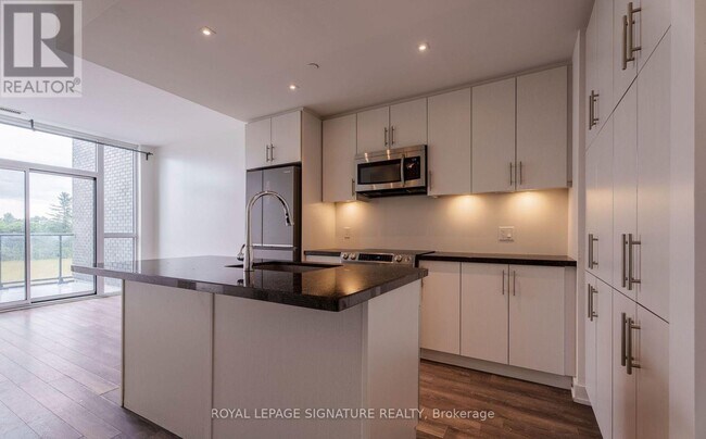 Photo du bâtiment - 375 Sea Ray Ave