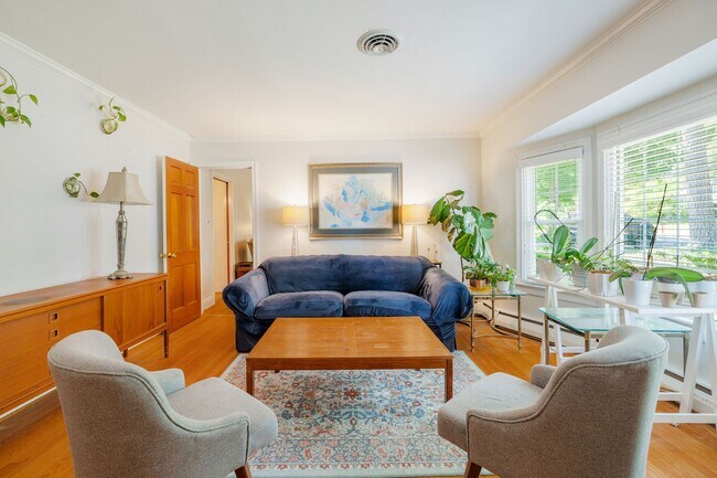 Foto del edificio - Beautiful Single-Level Home with In-Law Suite and Expansive Yard ***Available Early August 2026***