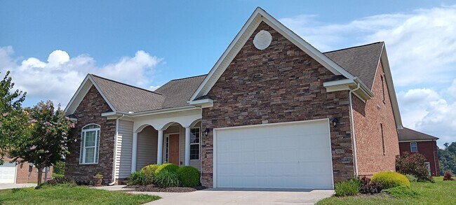 Foto del edificio - Heron's Landing 4 BD/ 3BTH Available May 14th