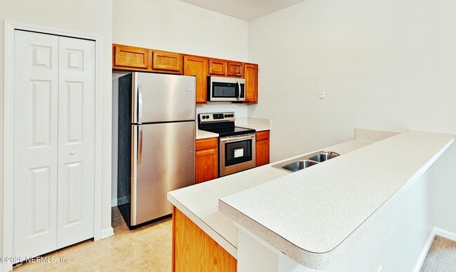 Foto del edificio - 7920 Merrill Rd