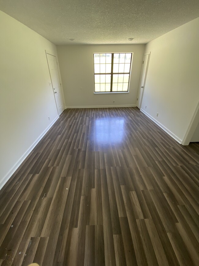 Foto del edificio - 580 Tulip Grove Rd