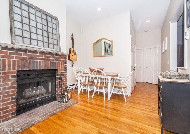 Building Photo - 103 E Brookline St