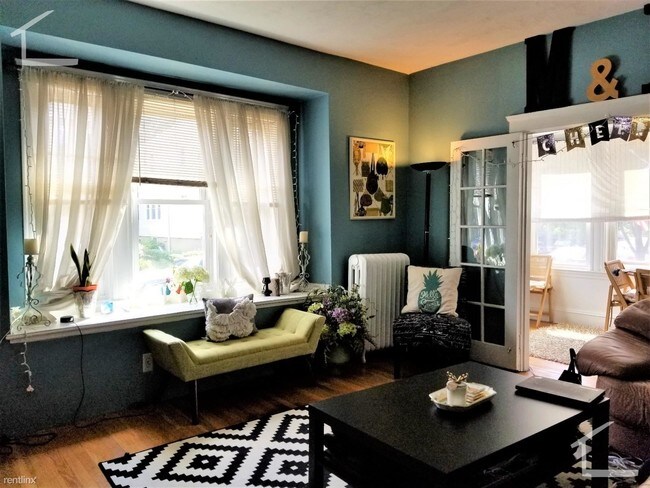Foto del edificio - 3 br, 1 bath  - 11 Bothwell Rd # 1Q