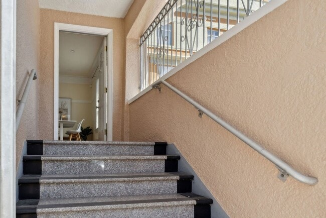 Building Photo - EPIC REA - Great Renovated ( all appliance...