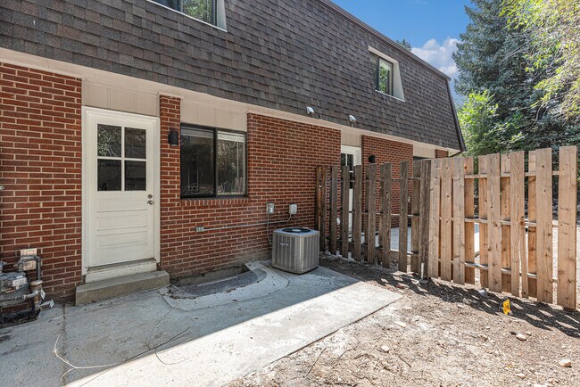 Foto del edificio - 2151 18th Avenue Ct