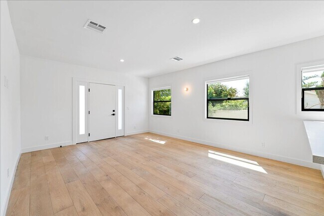 Foto del edificio - Beautiful One Bedroom Apartment | Modern F...