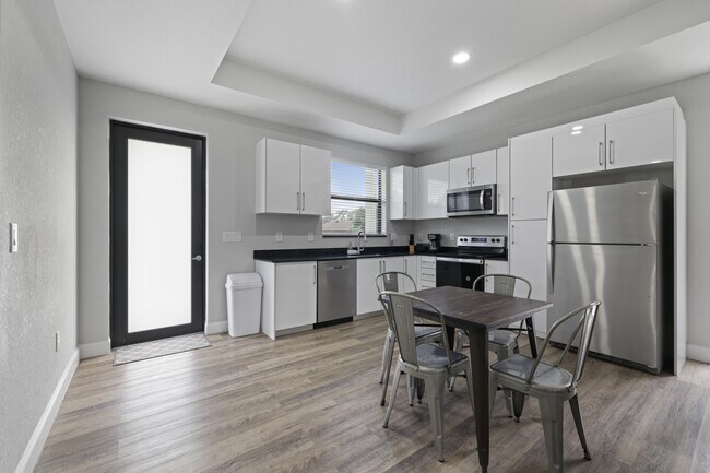 Photo - 1911 Lorna Ave House