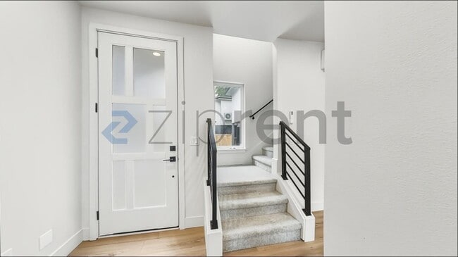 Building Photo - Unit