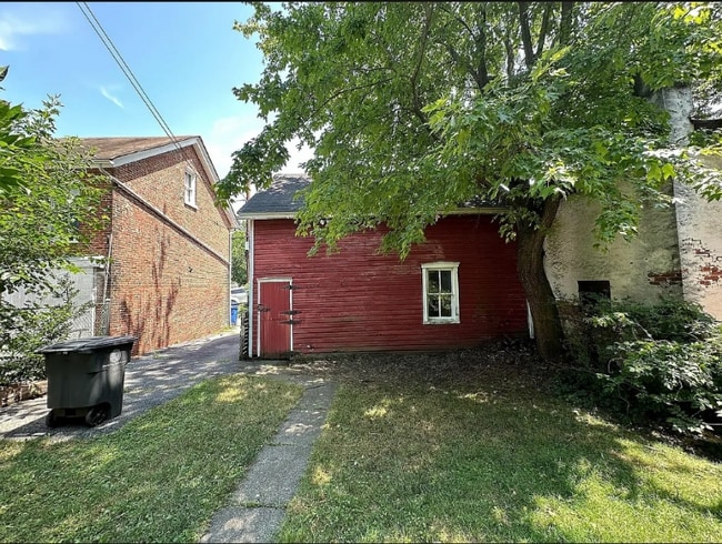 Building Photo - 254 N York St