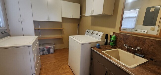 Building Photo - *Furnished home- Short term rental