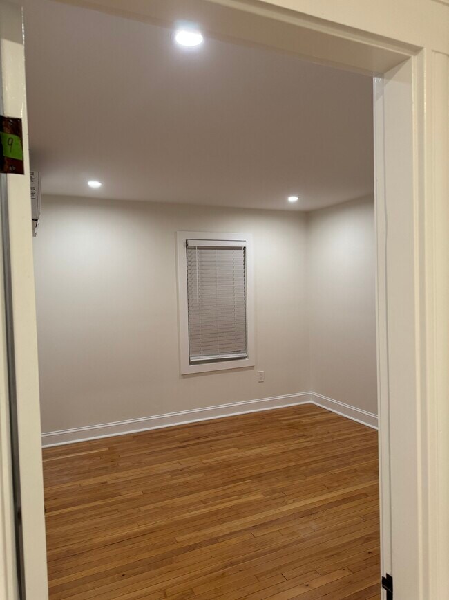 Foto del edificio - 63 Raymond Ave