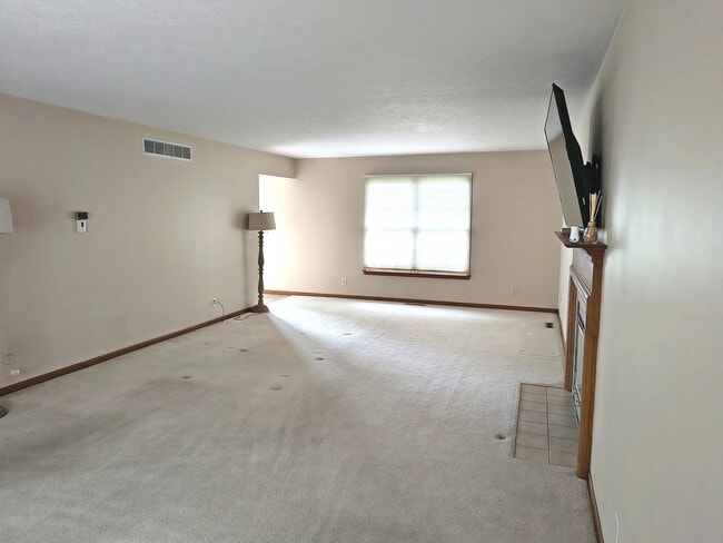 Building Photo - 52212 Evard Dr