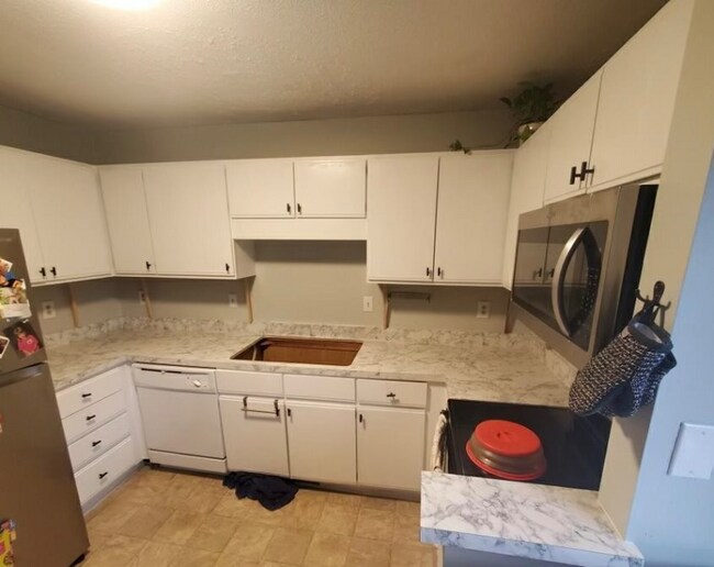 Building Photo - 5915 Suncreek Ct