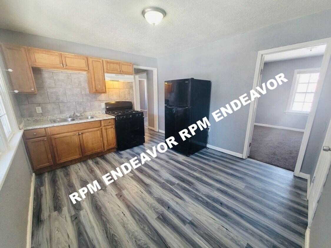Primary Photo - 1/2 off one month rent ! 3 Bed w Basement,...