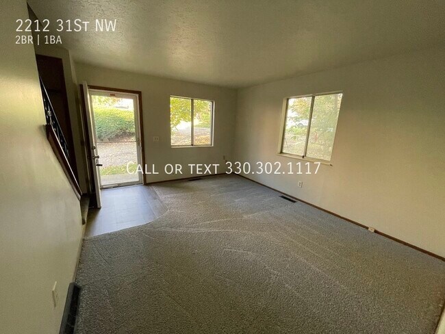Building Photo - Two bedroom one bathroom townhouse for rent