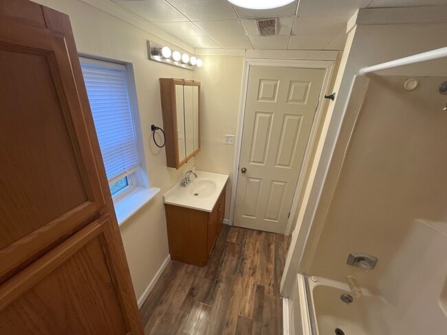 Building Photo - 216 W 12th St