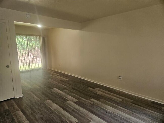 Foto del edificio - 909 Chapel Rd