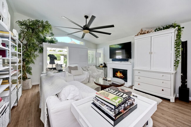 Building Photo - 3730 Via Del Rancho