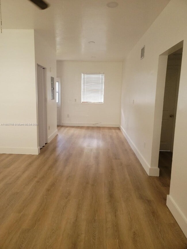 Building Photo - 7710 Carlyle Ave