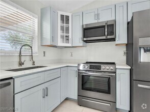 Building Photo - 1526 NW 21st Pl