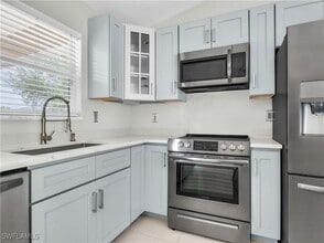 Building Photo - 1526 NW 21st Pl