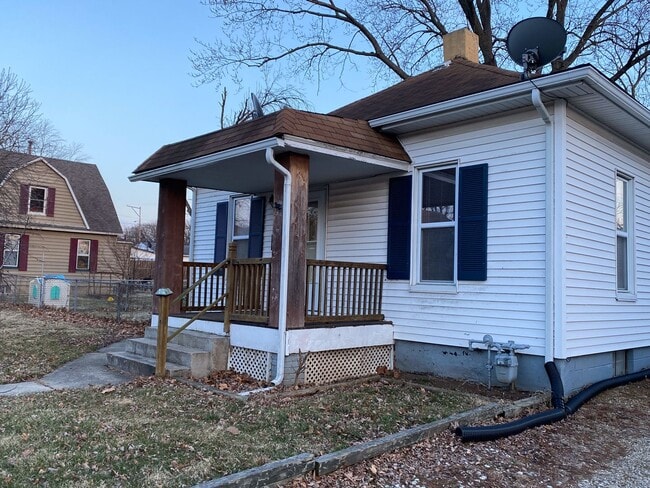 Building Photo - AVAILABLE FOR SHOWING! Great House with La...