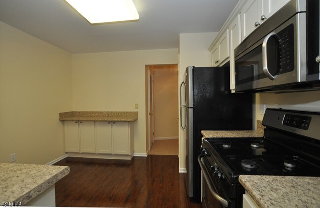 Building Photo - 105 Riveredge Dr