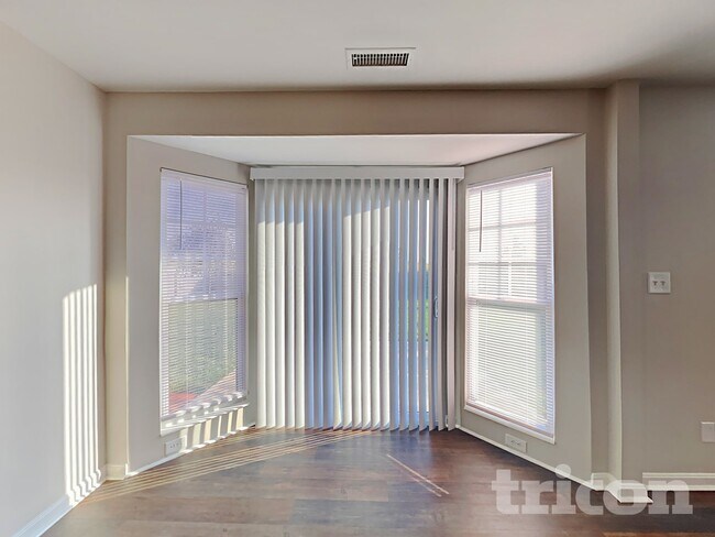 Foto del edificio - 6077 W Jamison Dr