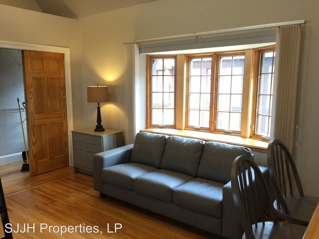 Foto del edificio - 746 Yorkway Pl