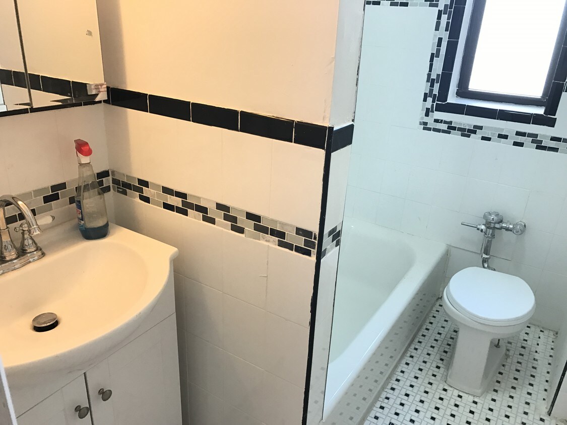 Foto principal - 1735 Caton Ave