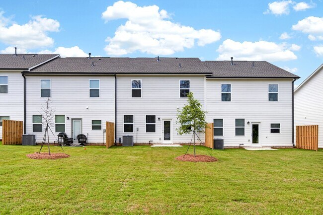 Foto del edificio - 5044 Highwood Dr