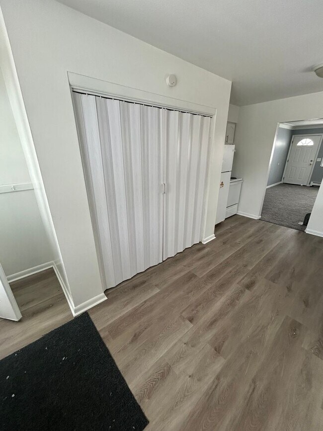 Building Photo - 2543 Pickle Rd