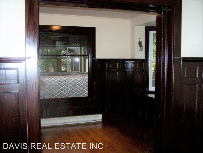 Building Photo - 5 br, 1.5 bath House - 505 W. Main St.