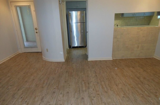 Building Photo - 609 W 18th St