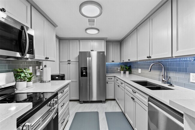 Foto del edificio - 604 S Ripple Creek Dr