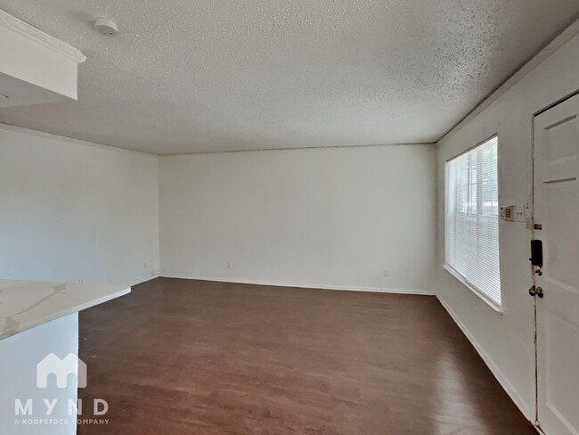 Foto del edificio - 3624 Parkridge Dr