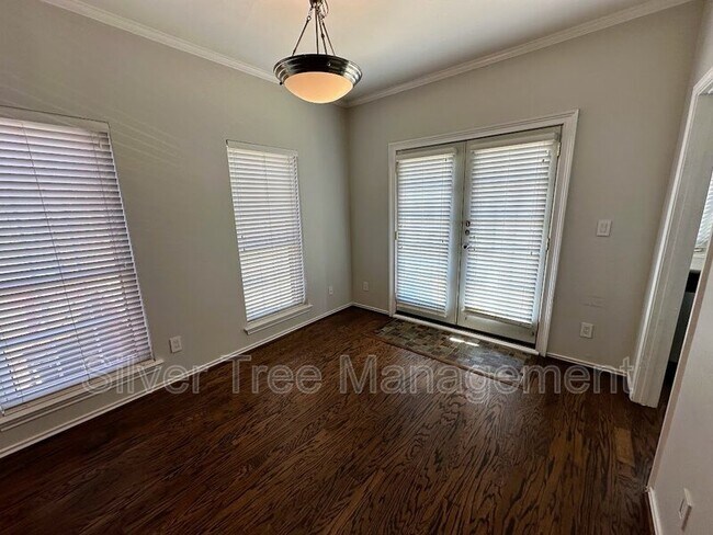 Foto del edificio - 4405 Bowser Ave