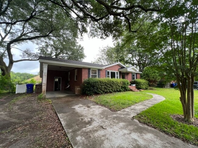 Building Photo - 3 Bedroom 1 Bath House - James Island