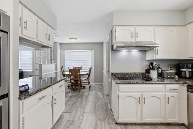 Foto del edificio - 15822 Echo Hill Dr