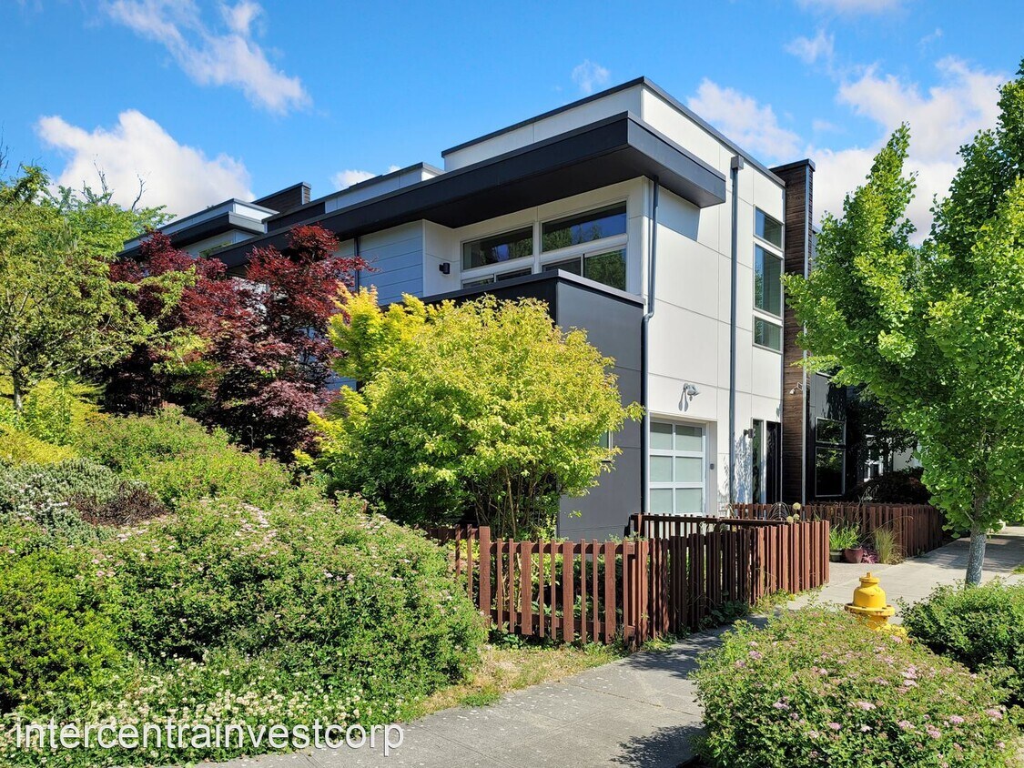 Foto principal - 3 br, 2 bath House - 4402 Renton Ave S