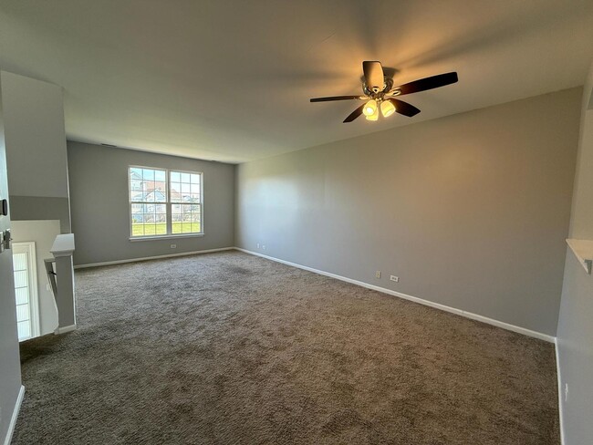 Building Photo - 1624 Fieldstone Dr N