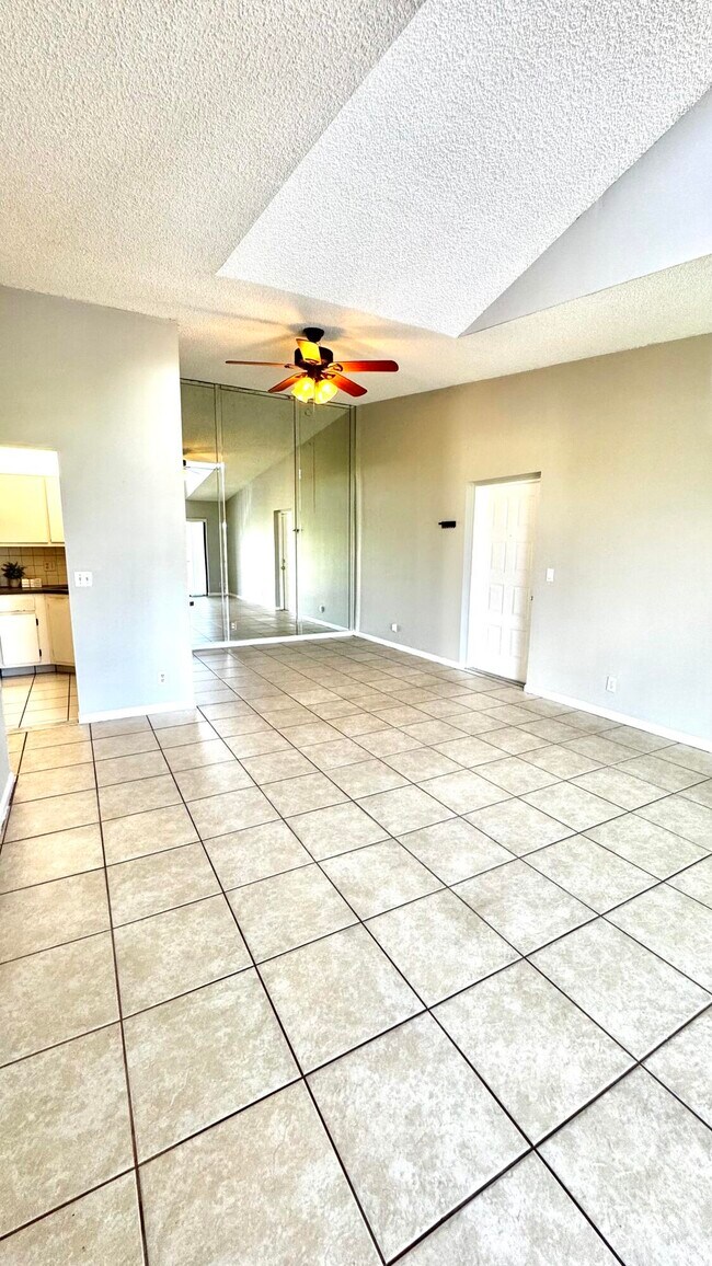 Building Photo - 1007 Green Pine Blvd