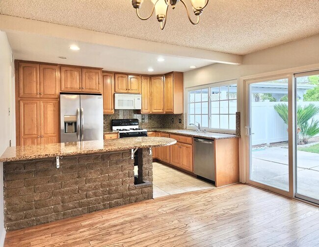 Building Photo - 22792 La Quinta Dr