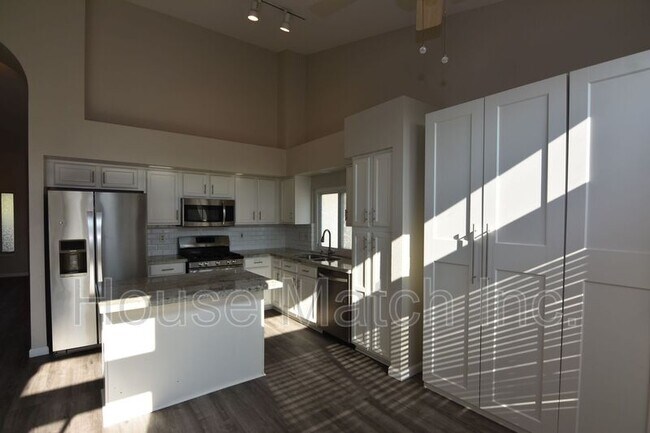 Building Photo - 43068 Corte Calanda
