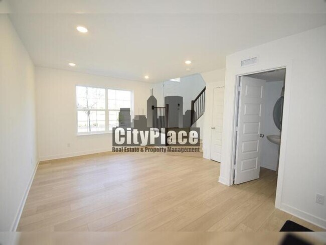 Building Photo - 6574 Halsey St