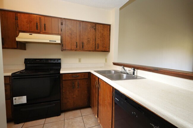 Building Photo - 2720 Tyndall Dr