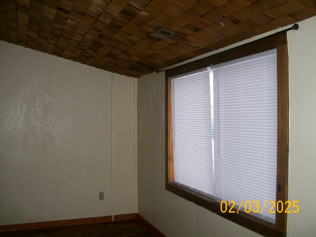Building Photo - 528 N M St