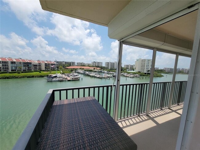 Foto del edificio - 7600 Sun Island Dr S